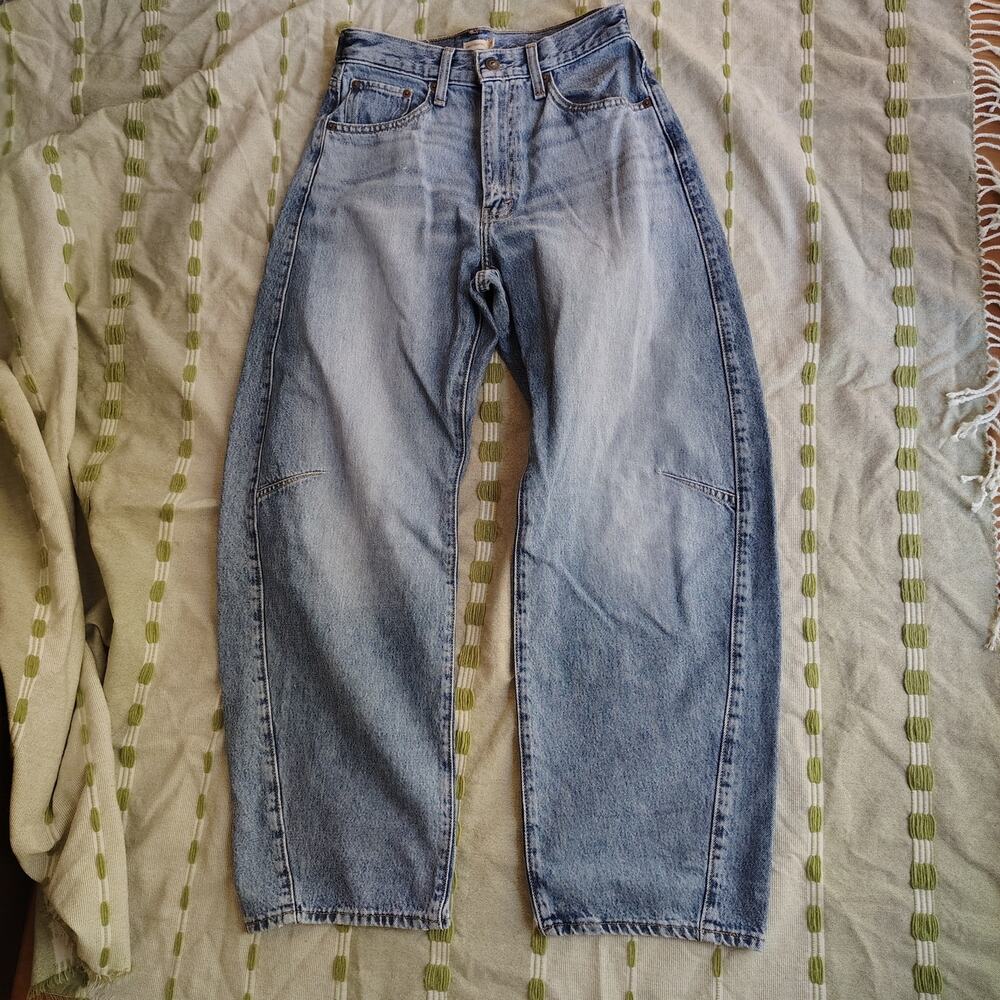 Women’s Relaxed Light Wash Jeans - Blue